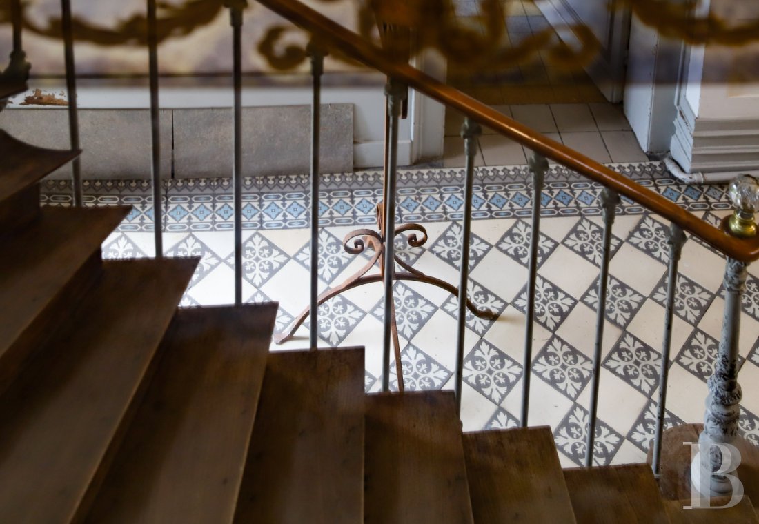 Dans le  Calvados, au pied de la  Basilique de Lisieux un manoir médiéval du 16e siècle. - photo  n°13